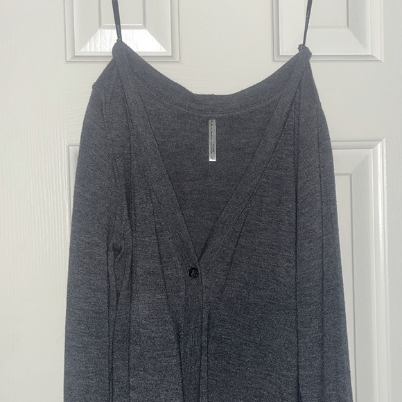 Large womens loose fit stone wash gray button-down cardigan - Picture 13 of 13